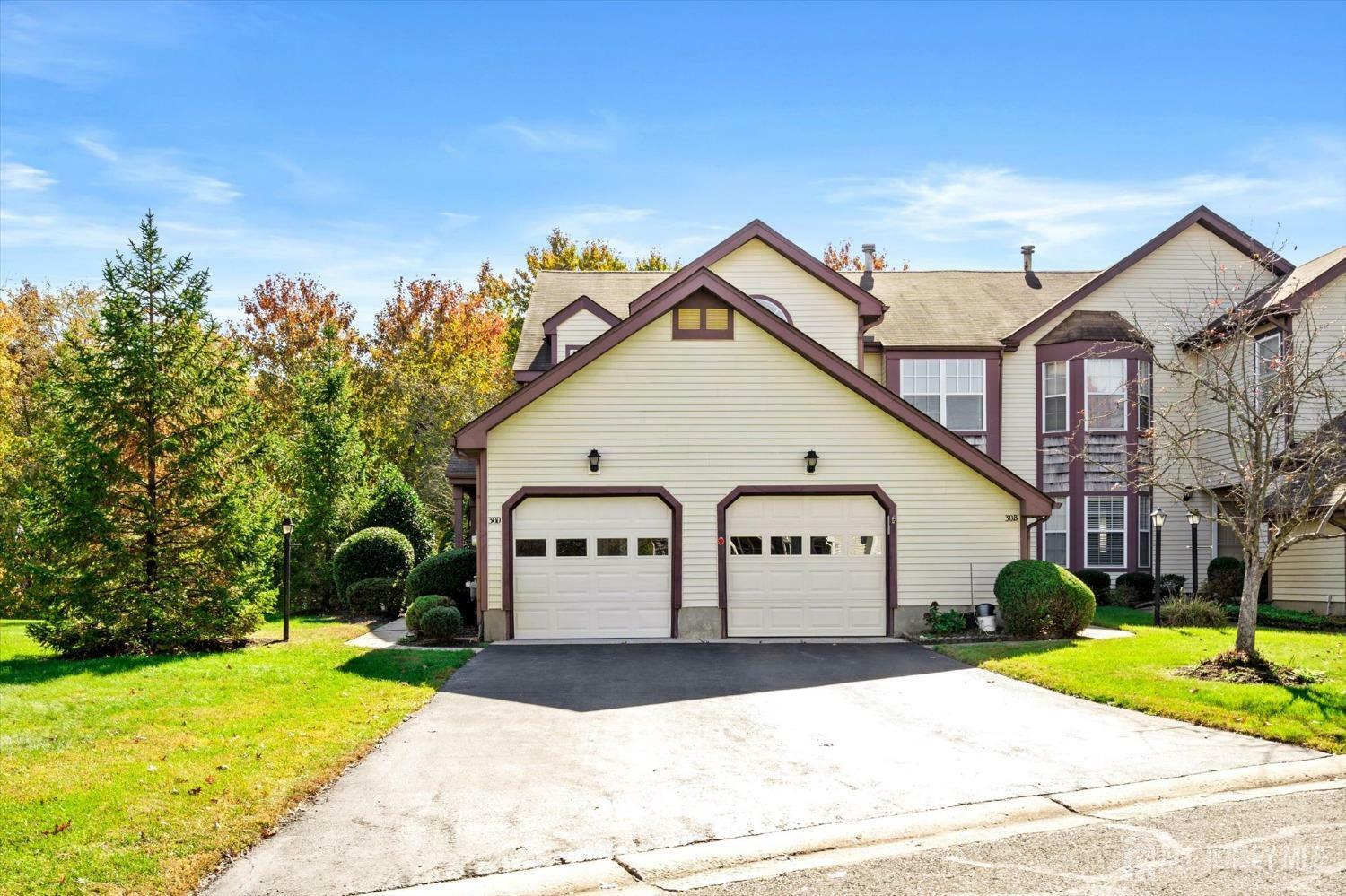 Property Photo:  30 Edinburgh Drive D  NJ 08831 