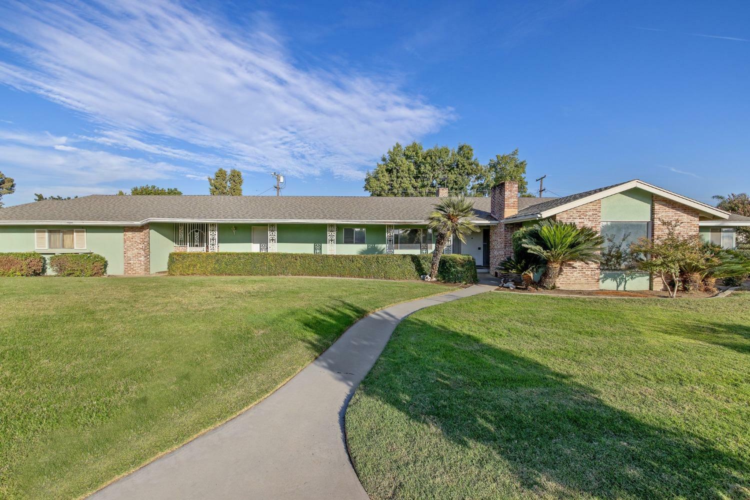 Property Photo:  860 N Villa Avenue  CA 93618 