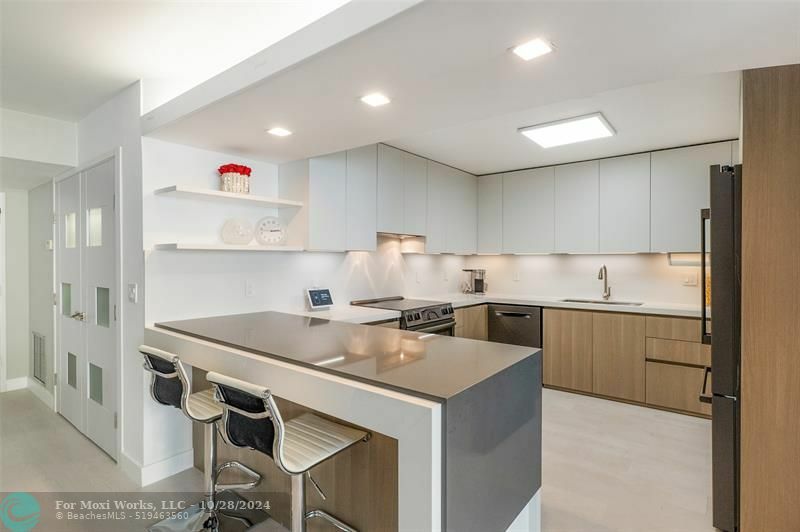 Property Photo:  2751 S Ocean Dr 703N  FL 33019 