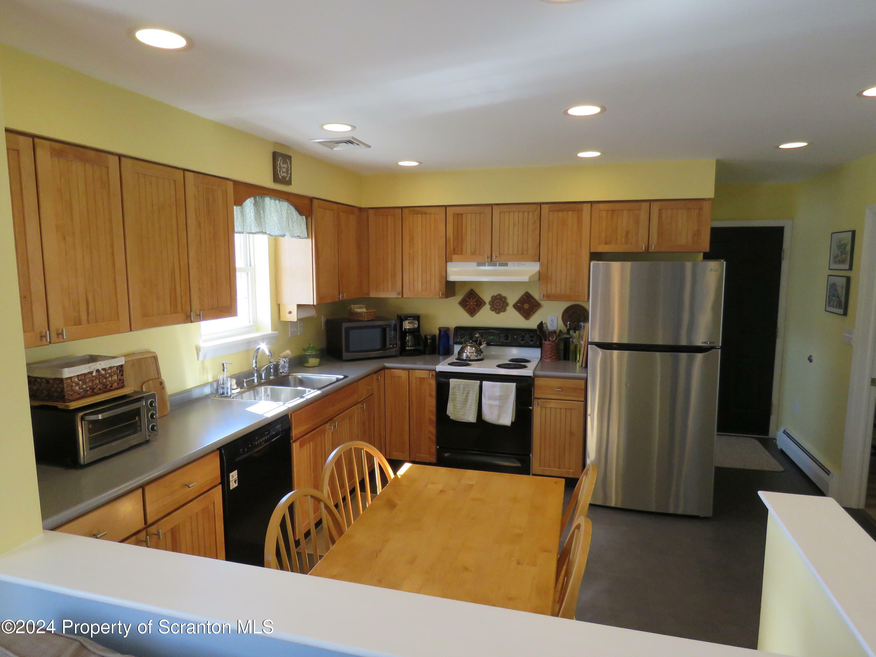 Property Photo:  405 Edgewood S L 1  PA 18411 