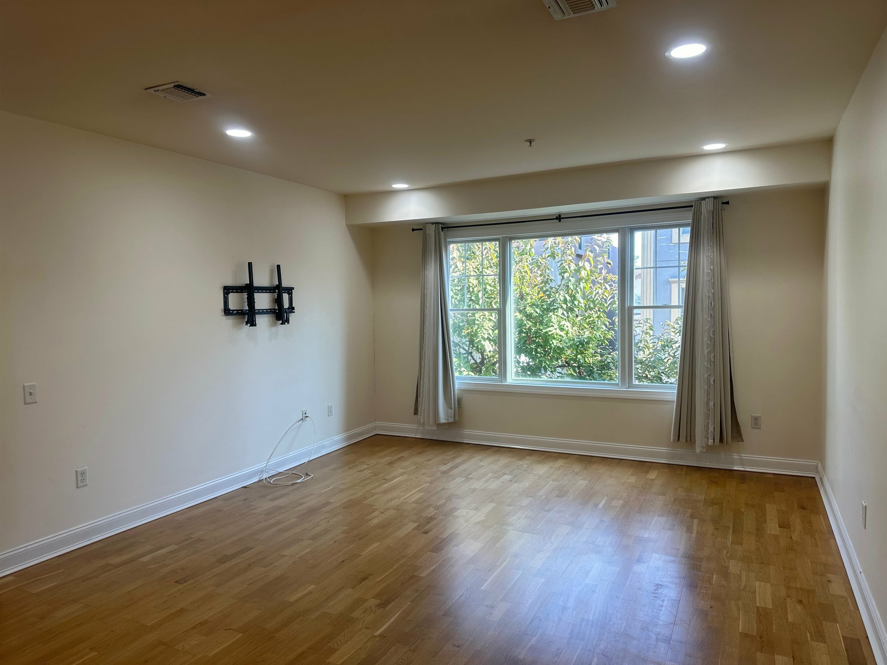 Property Photo:  7716 Kennedy Blvd 1B  NJ 07047 