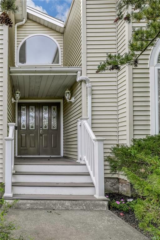 Property Photo:  38 Cragmere Oval  NY 10956 