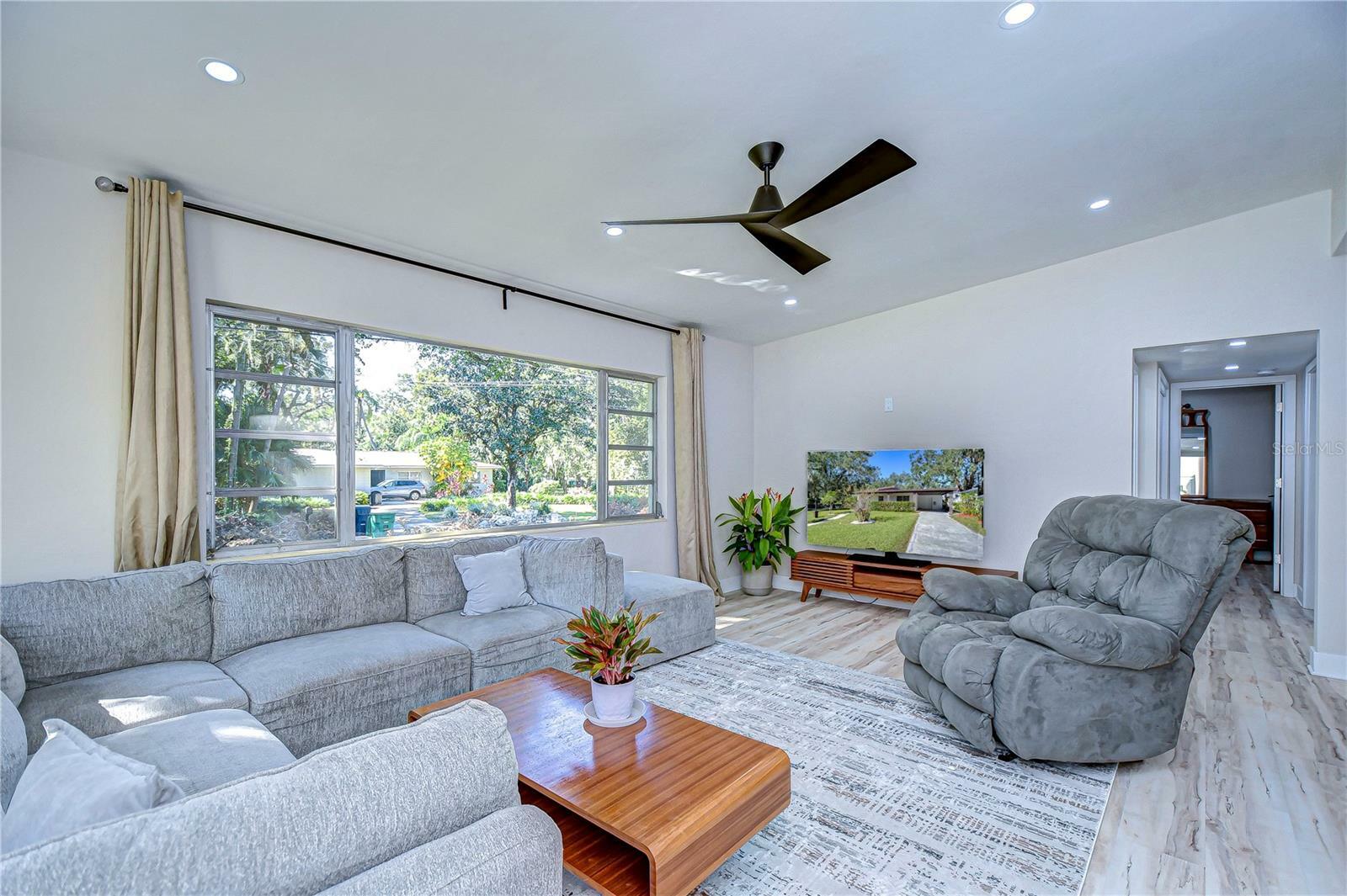 Property Photo: 1802 E Hamilton Avenue FL 33610