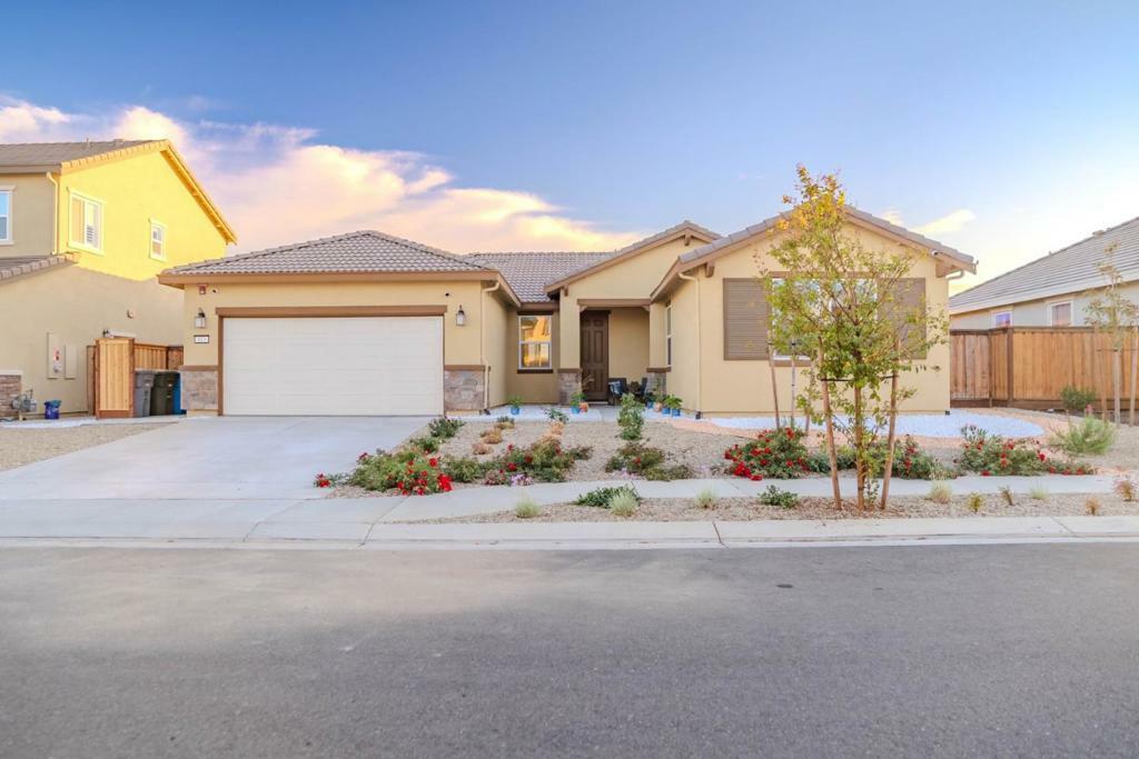 Property Photo:  813 Billhook Drive  CA 95687 