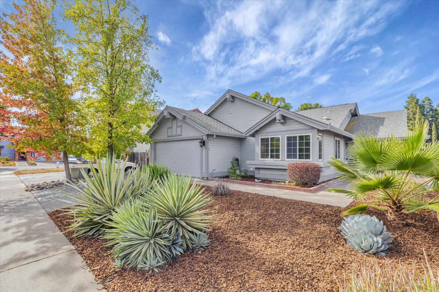 Property Photo:  8090 Hawick Way  CA 95829 