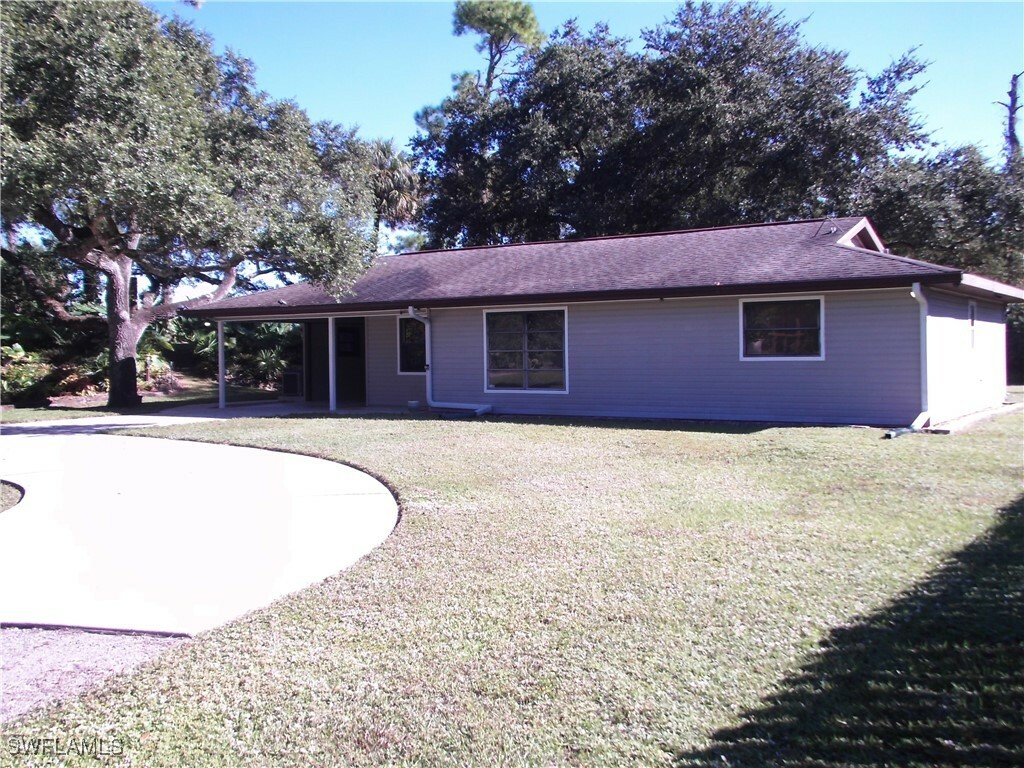 Property Photo:  2320 Monroe Avenue  FL 33920 