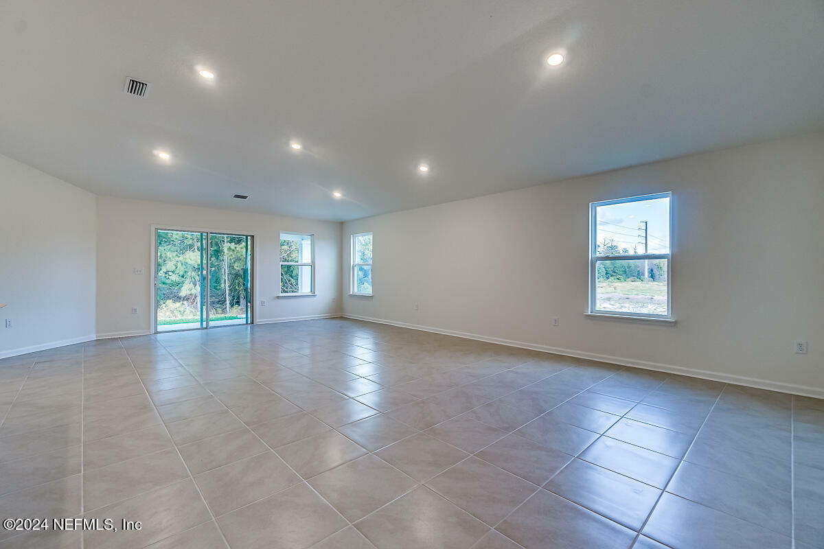Property Photo: 816 Panther Lake Parkway FL 32221