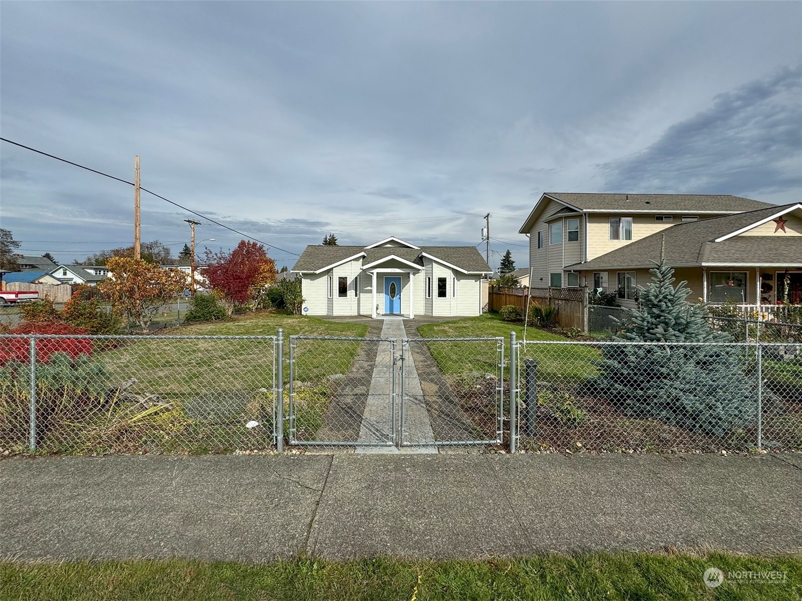 Property Photo:  239 W 9th Street  WA 98362 