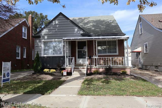 Property Photo:  916 Stewart Avenue  MI 48146 