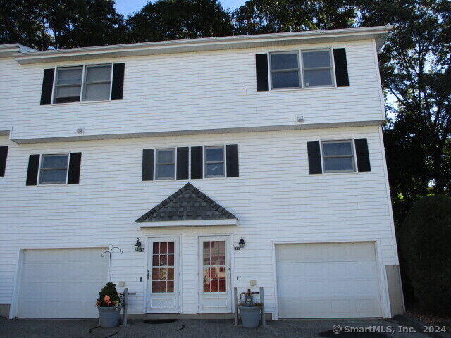 Property Photo: 77 Commodore Commons 77 CT 06418