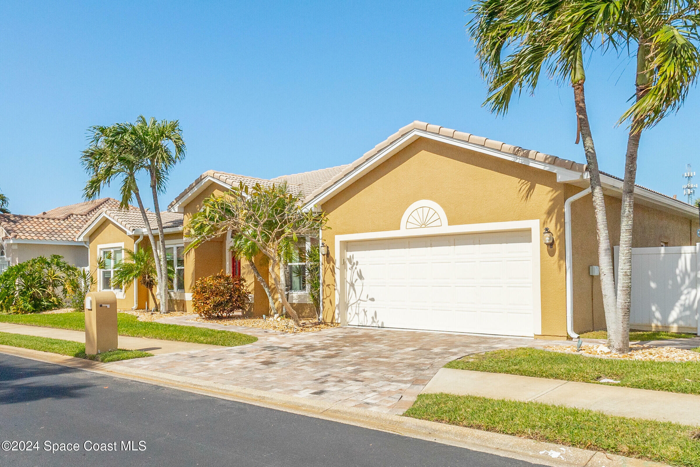 Property Photo:  194 Captiva Court  FL 32951 