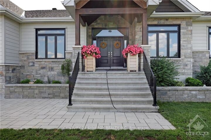 Property Photo: 38 Des Spirees Pl ON K0A 2A0