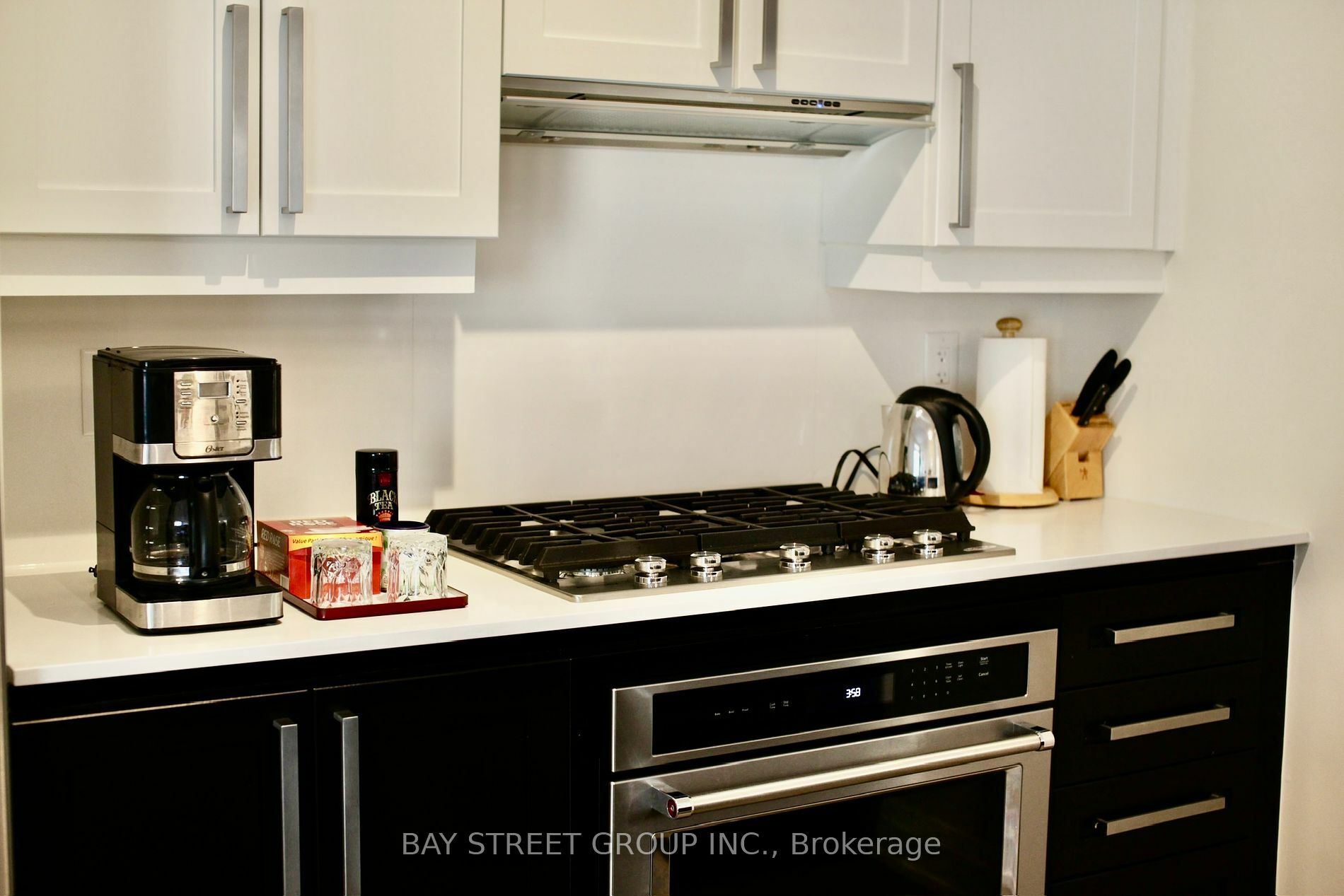 Property Photo:  4050 Parkside Village Dr Th#2  ON L5B 0K2 