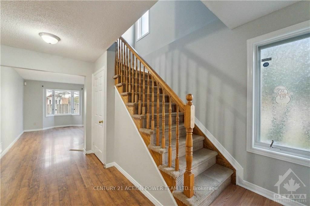 Property Photo:  127 Woodbury Cres  ON K1G 5C5 