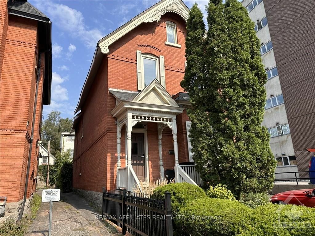 Photo de la propriété:  353 Waverley St W  ON K2P 0W4 