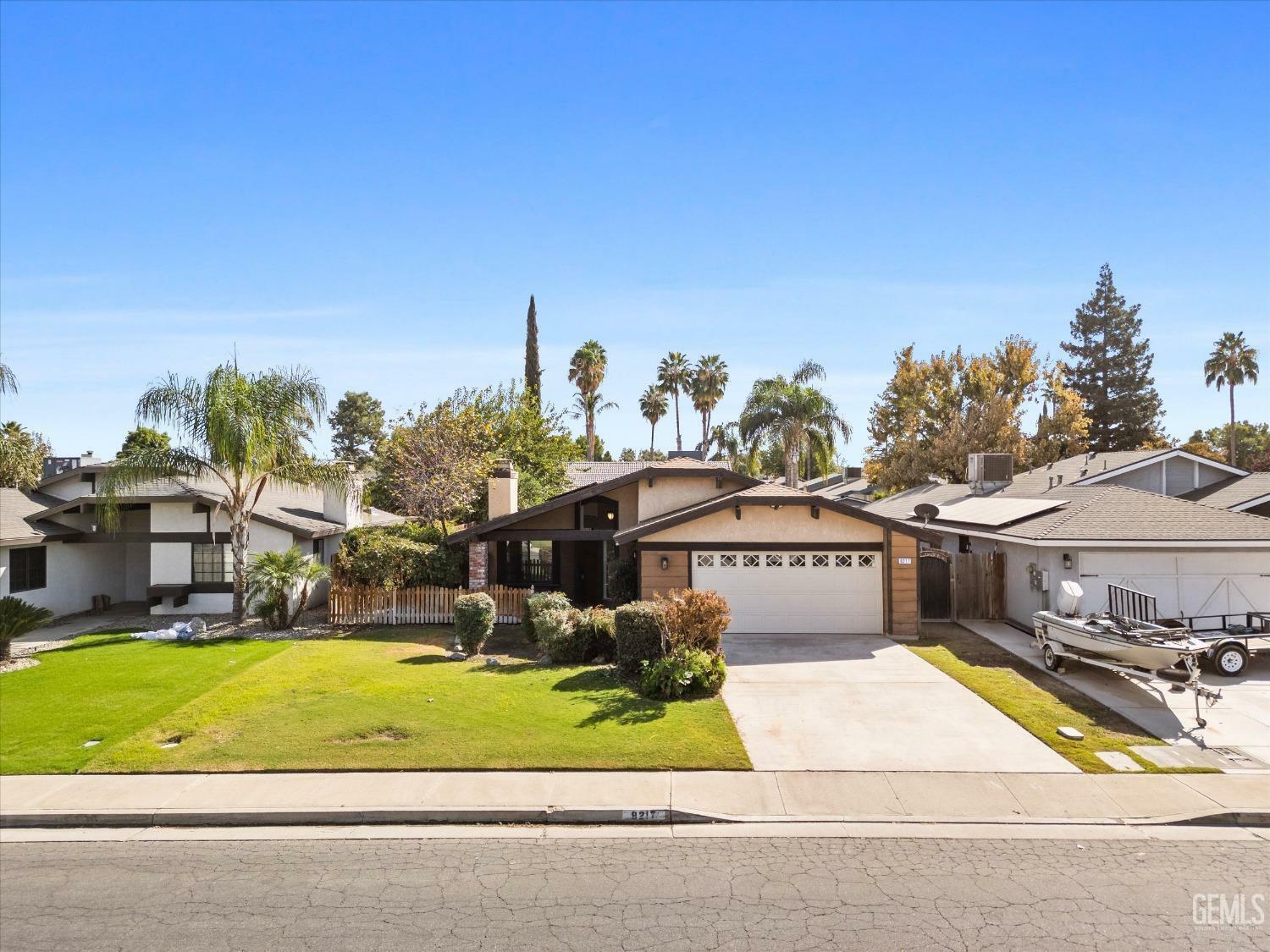 Property Photo:  9217 Hoxie Court  CA 93311 