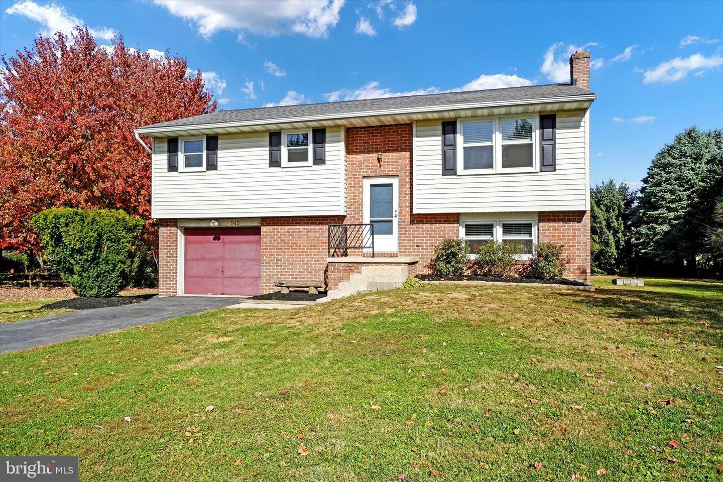 Property Photo:  945 Driver Avenue  PA 17538 