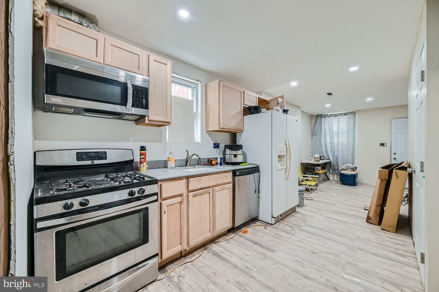 Property Photo:  204 S Vincent Street  MD 21223 