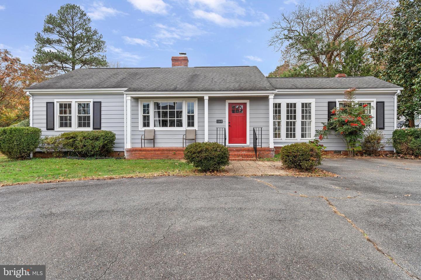 Property Photo: 160 S Main Street VA 22427