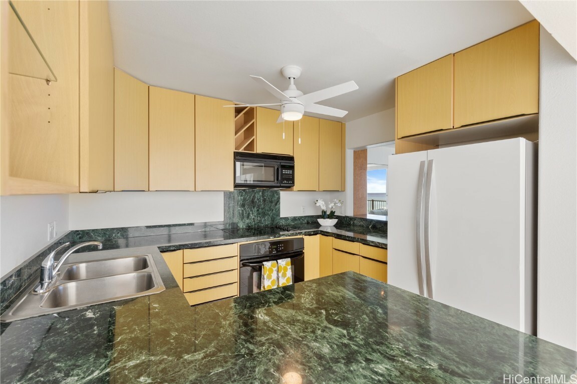 Property Photo: 3015 Kalakaua Avenue 902 HI 96815