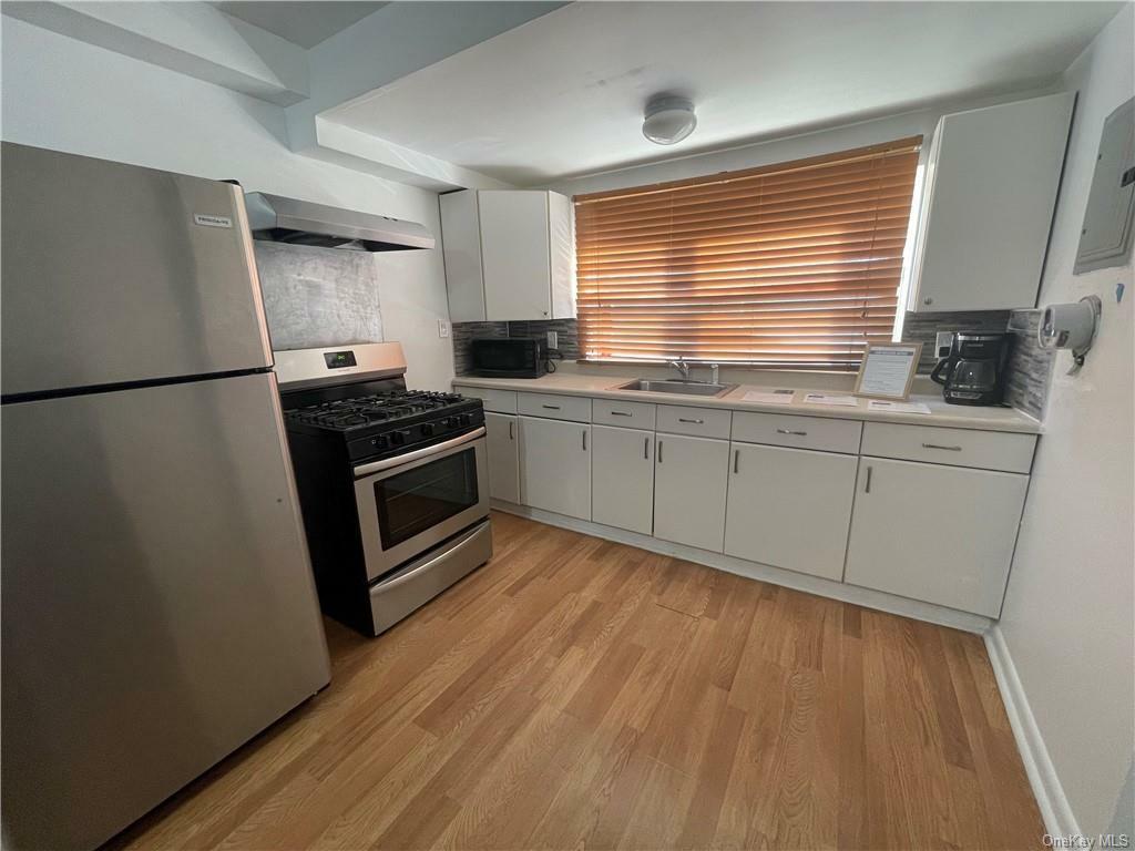 Property Photo:  2925 Schurz Avenue  NY 10465 