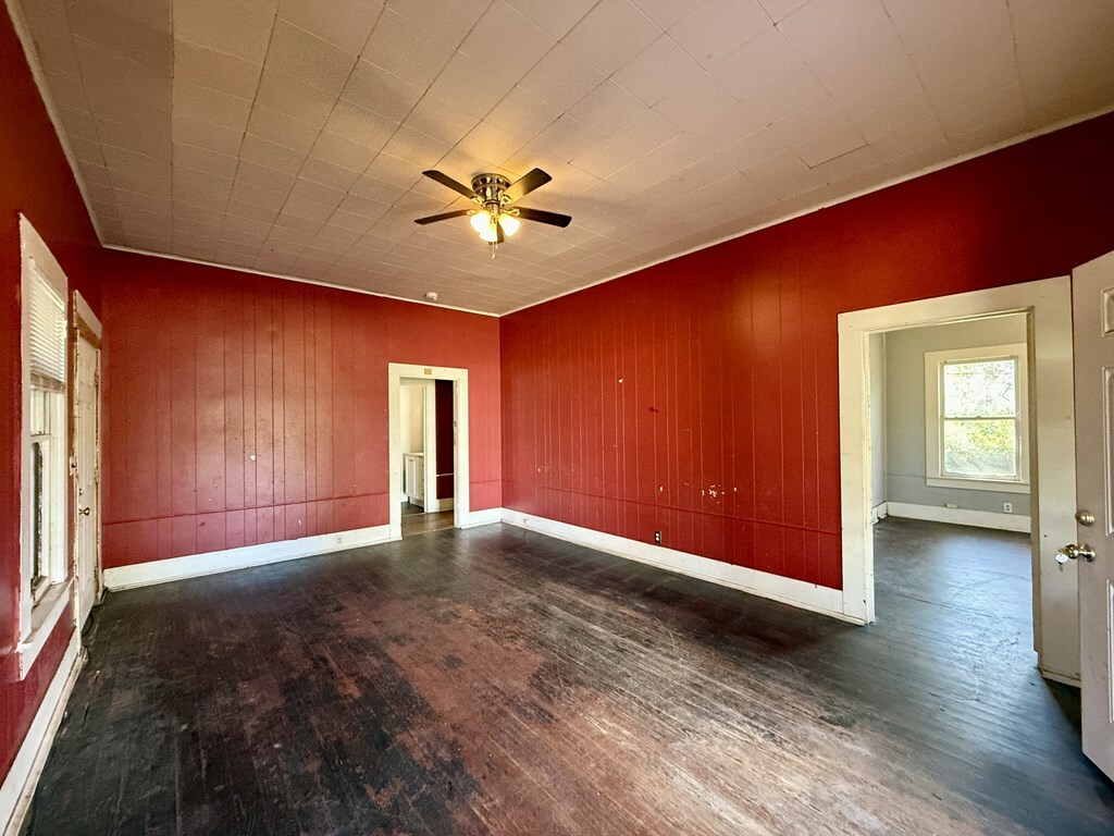 Property Photo:  121 Kerr Avenue  TX 75904 