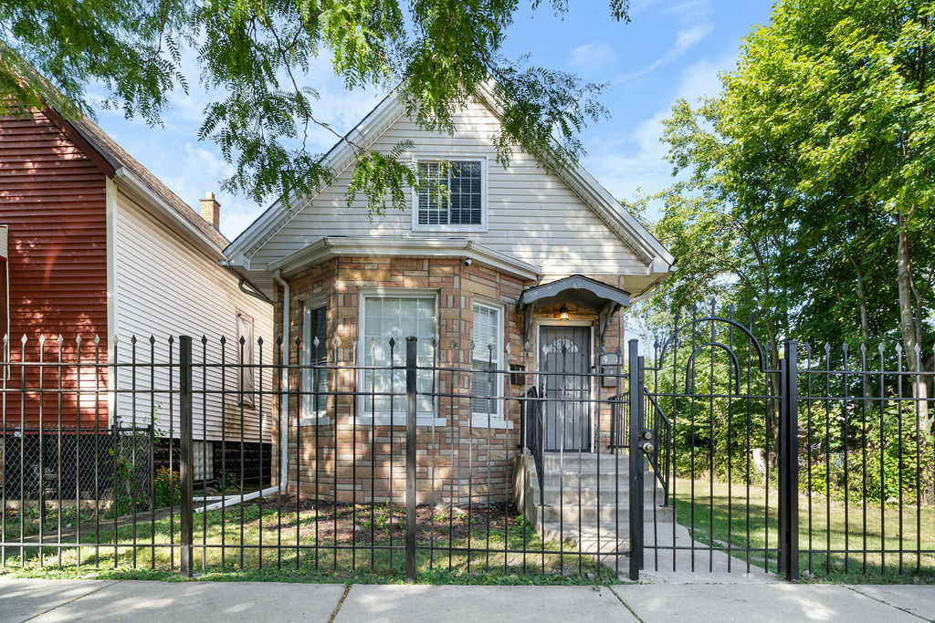 Property Photo:  9208 S Dobson Avenue  IL 60619 