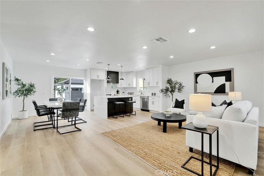 Property Photo:  2959 Chestnut Avenue  CA 90806 