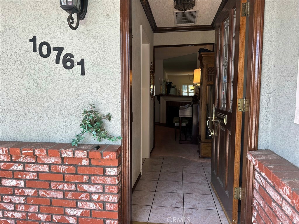 Property Photo: 10761 Avonbury Avenue CA 90603