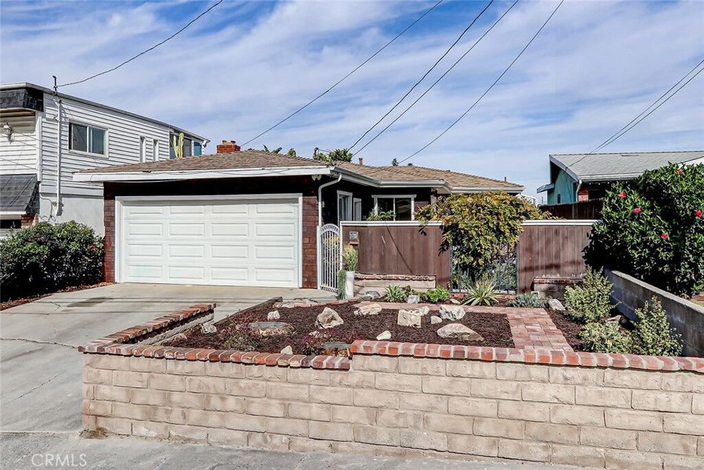 Property Photo: 1725 Van Horne Lane CA 90278
