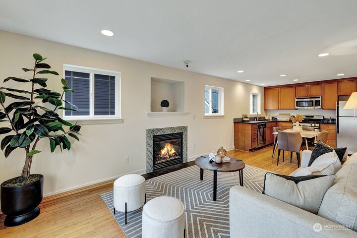 Property Photo:  305  27th Avenue E  WA 98112 