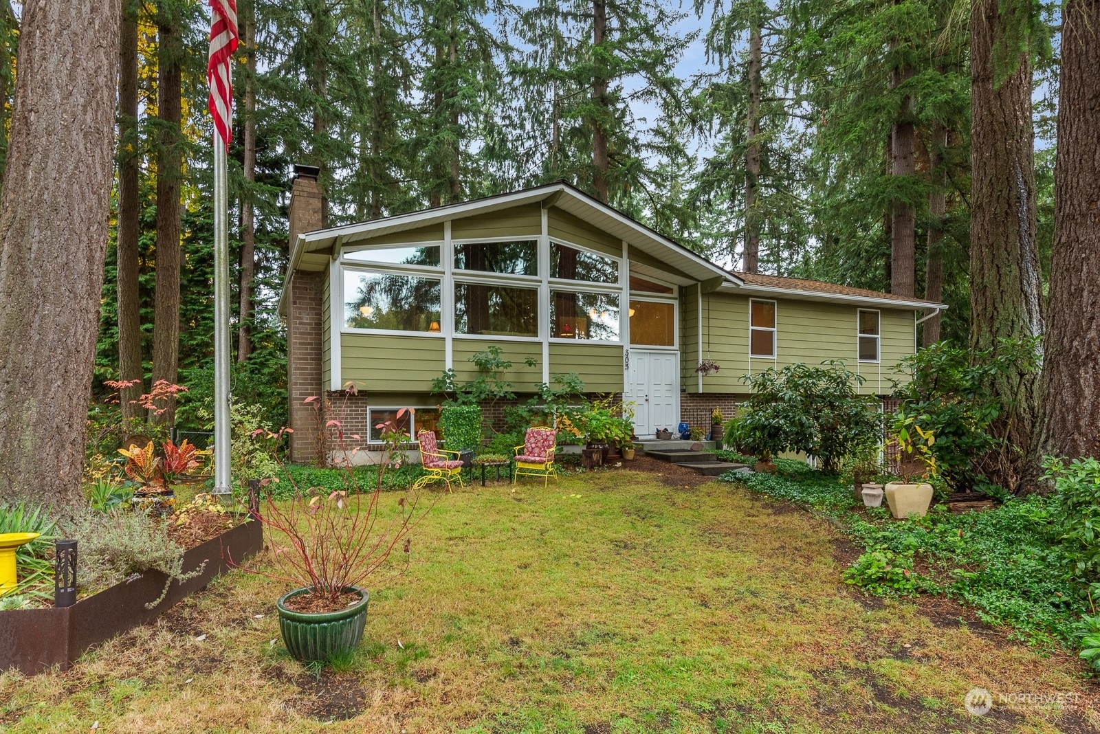 Property Photo:  305 143rd Street SE  WA 98208 