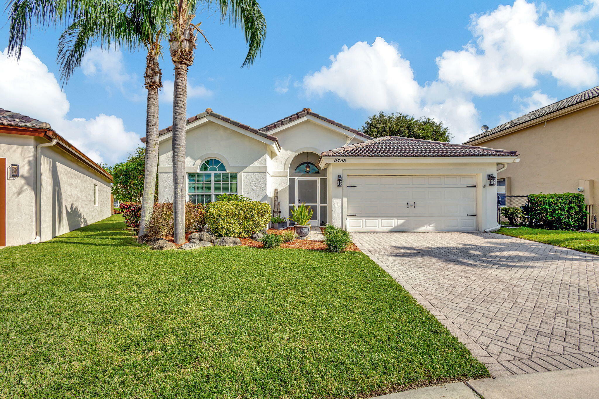 Property Photo: 11495 Beacon Pointe Lane FL 33414
