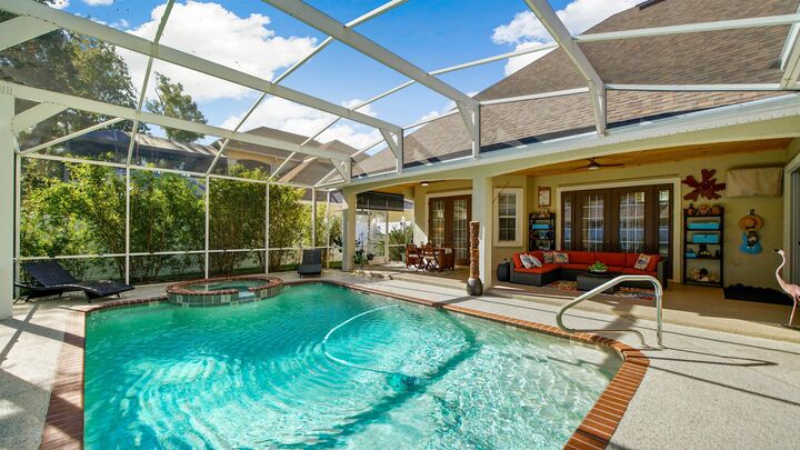 Property Photo: 6 Whitehall Ct FL 32136