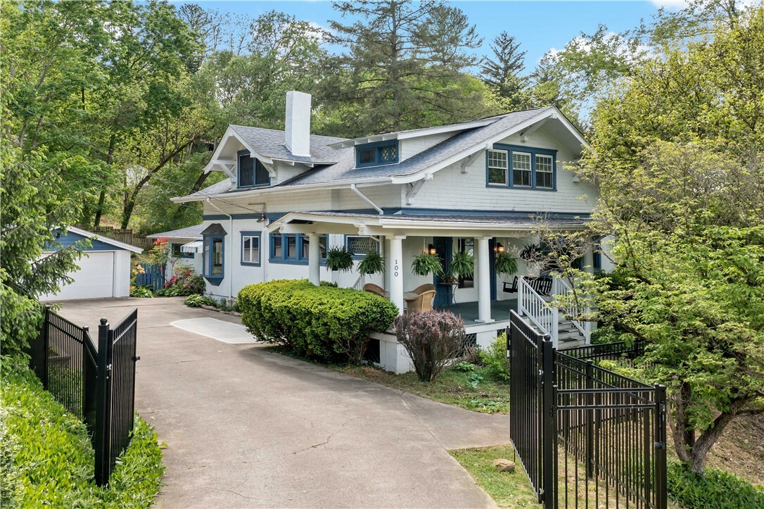 Property Photo: 100 Woodford Rd PA 15102