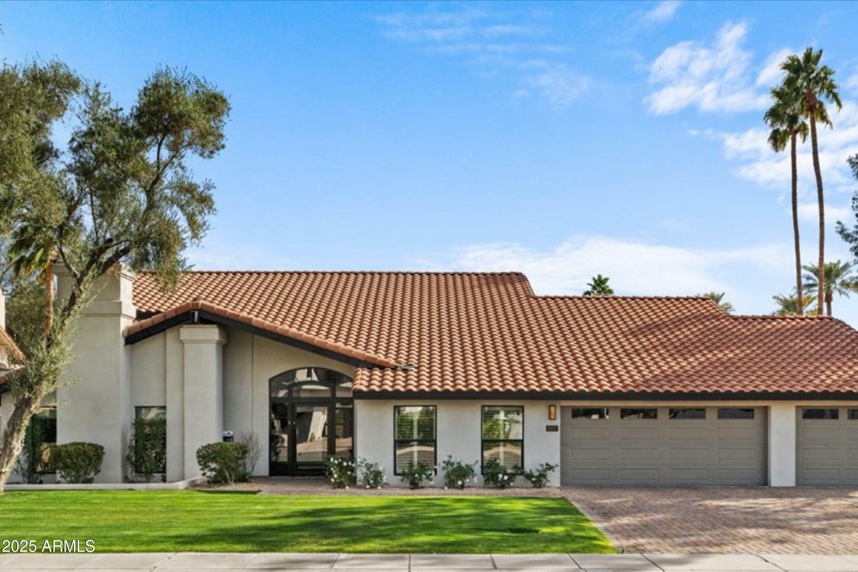 Property Photo: 8675 E Thoroughbred Trail AZ 85258