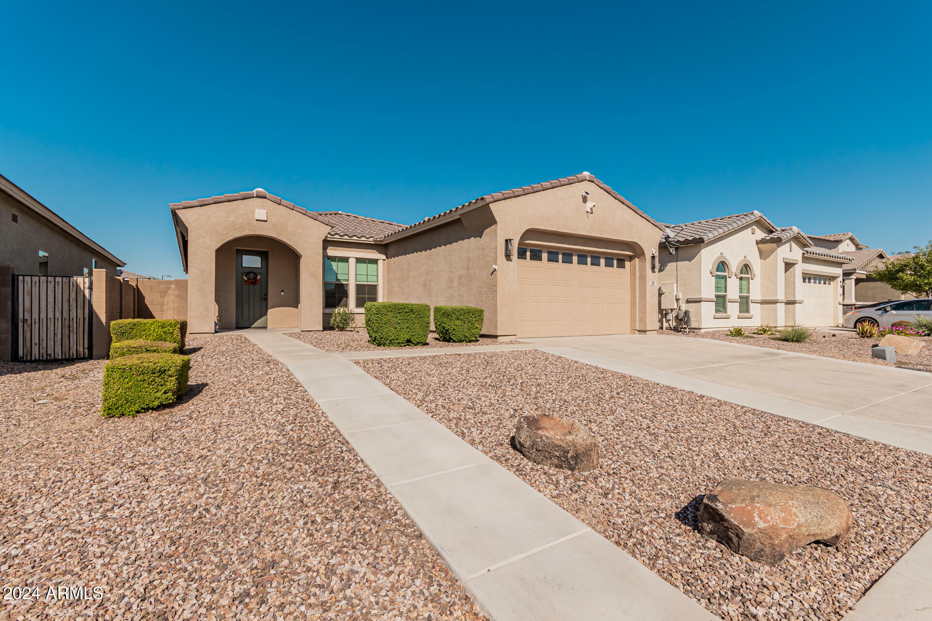 Property Photo:  380 W Golden Aspen Drive  AZ 85143 