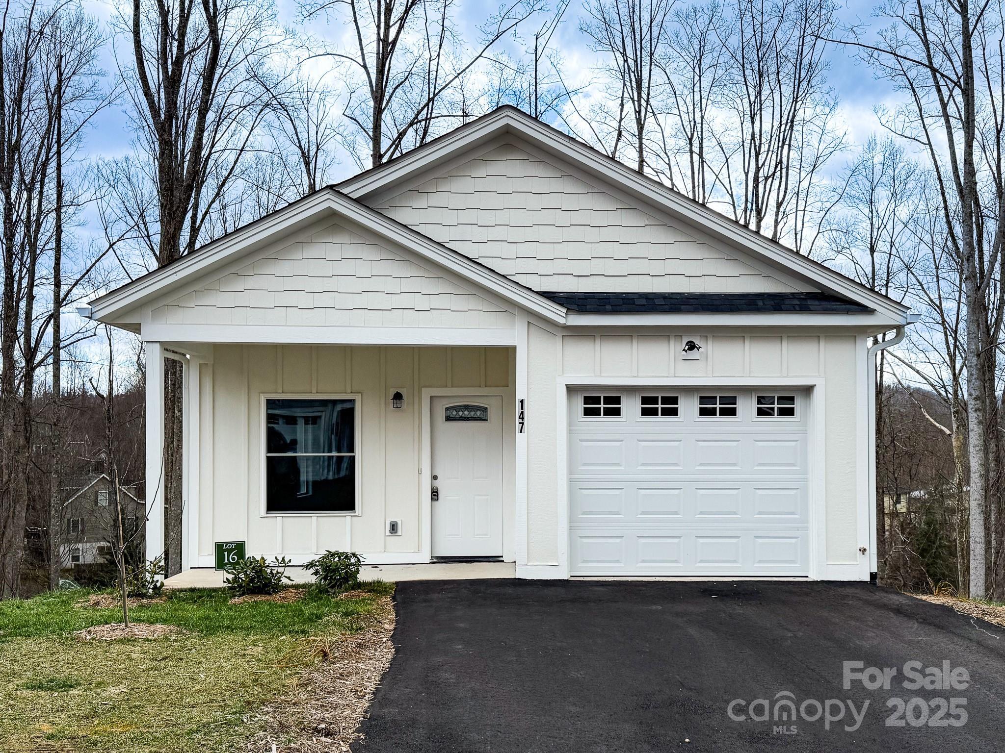 Property Photo: 147 Northbend Drive NC 28804