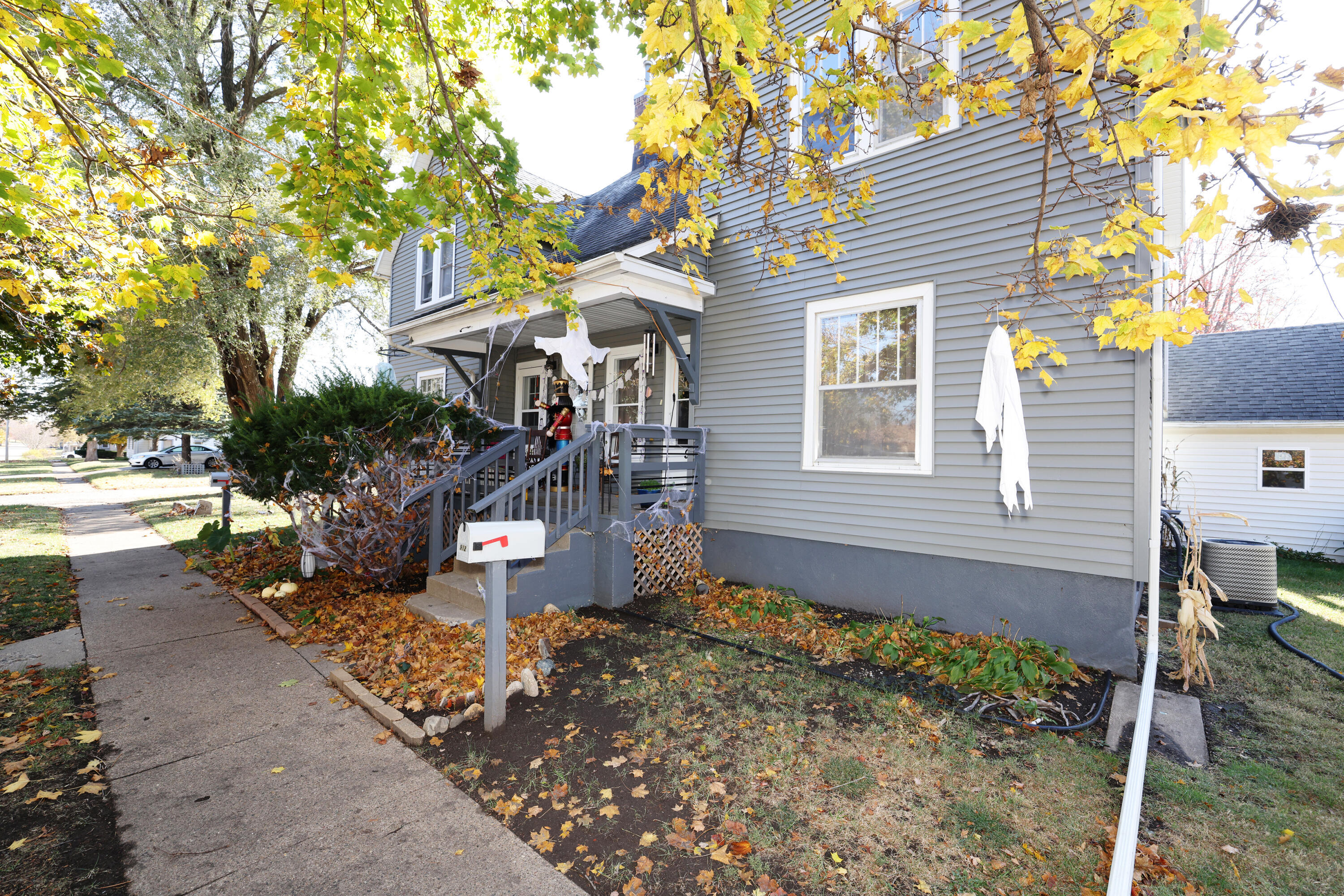 Property Photo: 912 17th Street IA 50036
