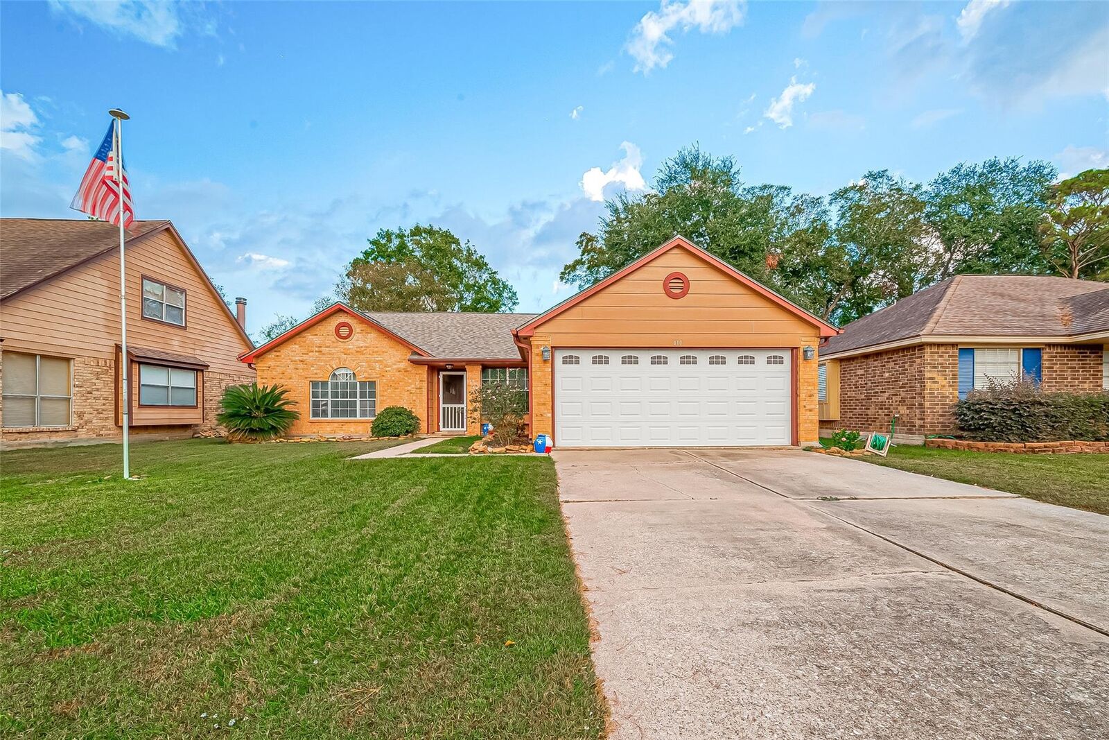 Property Photo:  410 Forest Hills Drive  TX 77573 