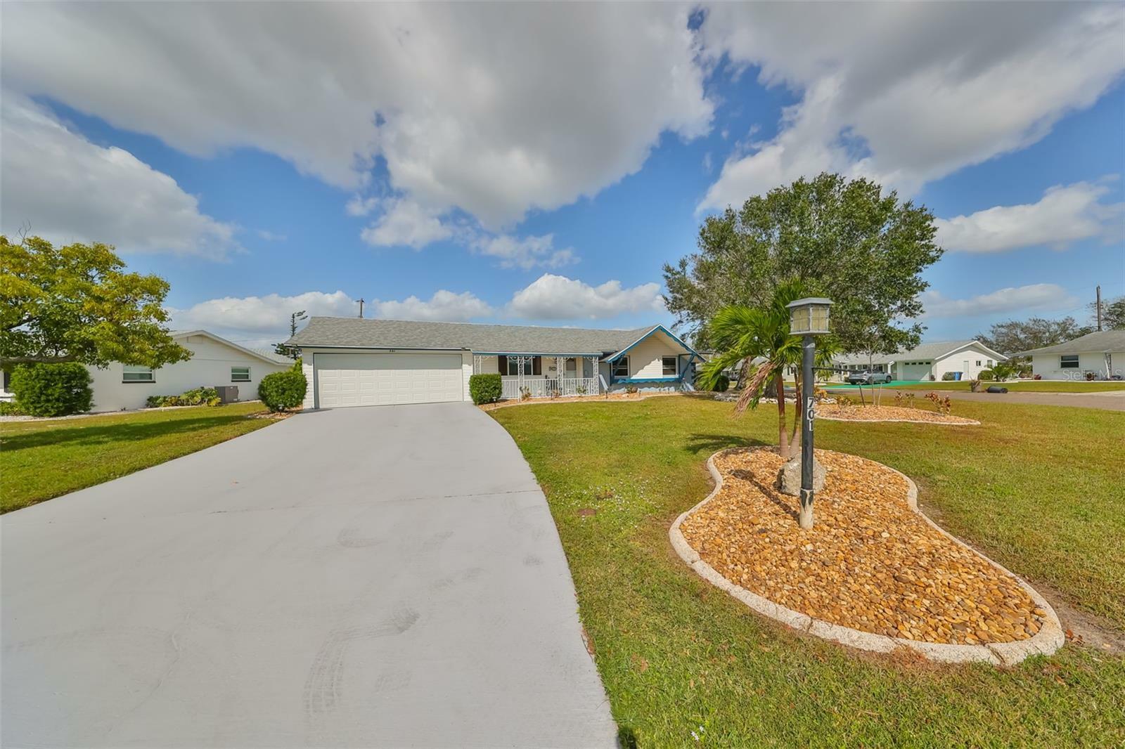 Property Photo:  701 Desert Hills Way  FL 33573 