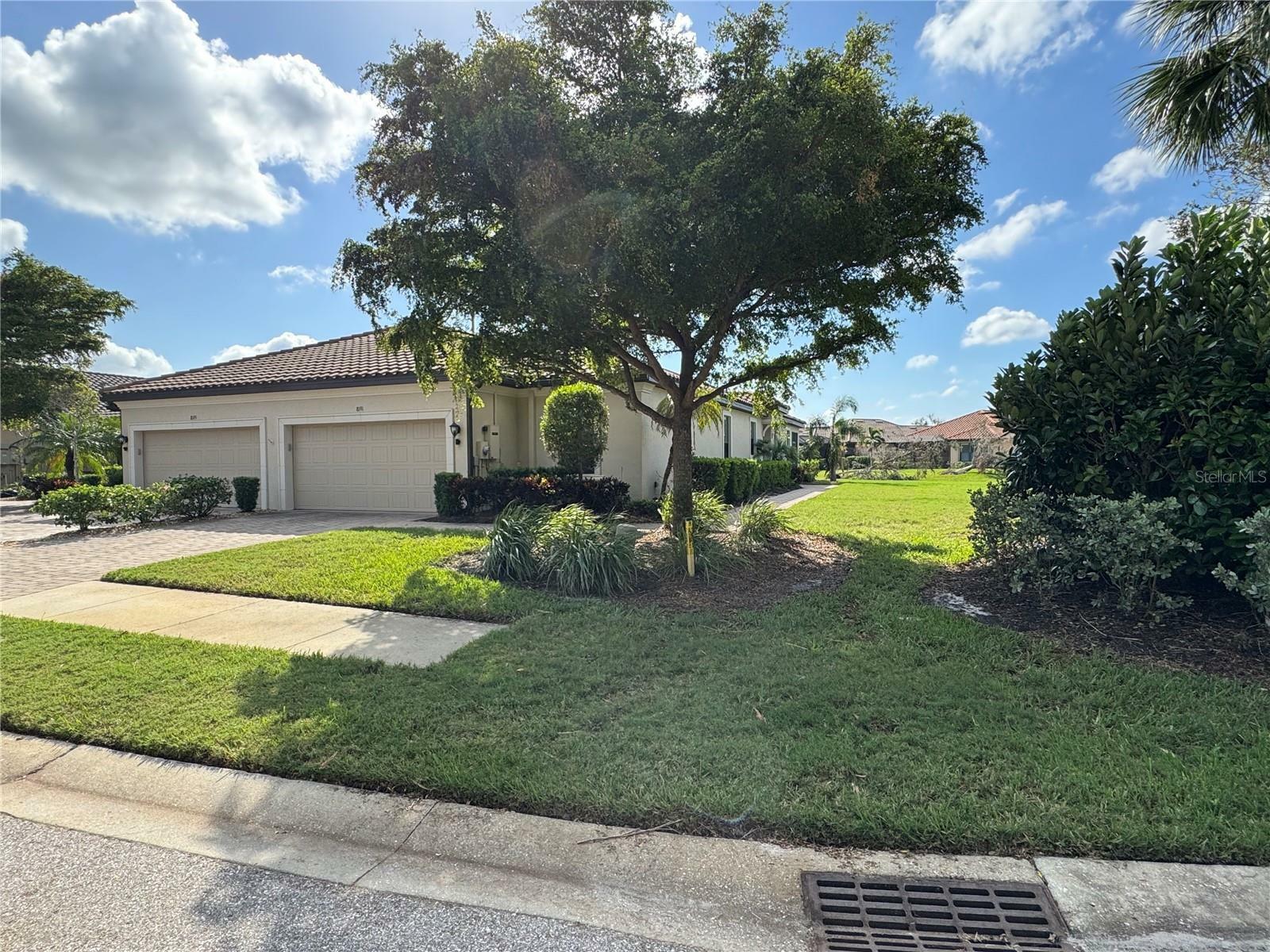 Property Photo:  8191 Varenna Drive  FL 34231 