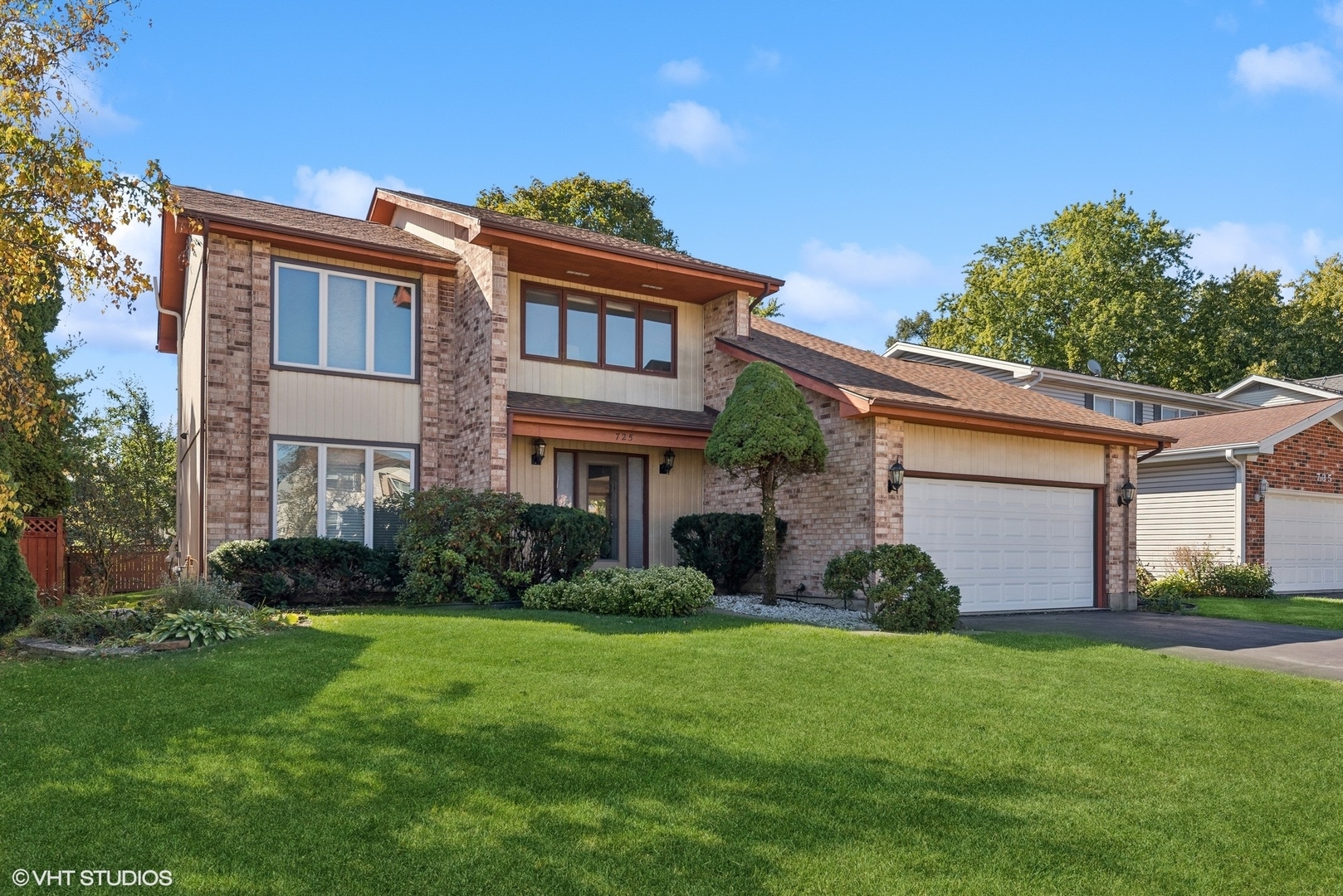 Property Photo:  725 Gregor Lane  IL 60090 