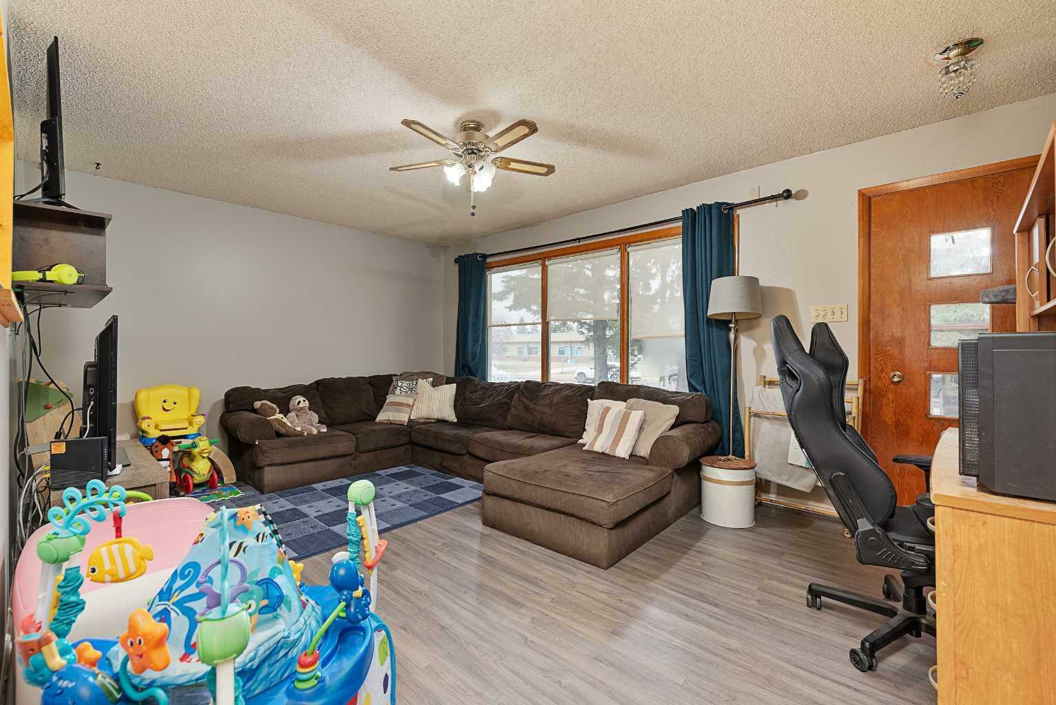 Property Photo:  4528 49 Street  SK S9V 0L5 