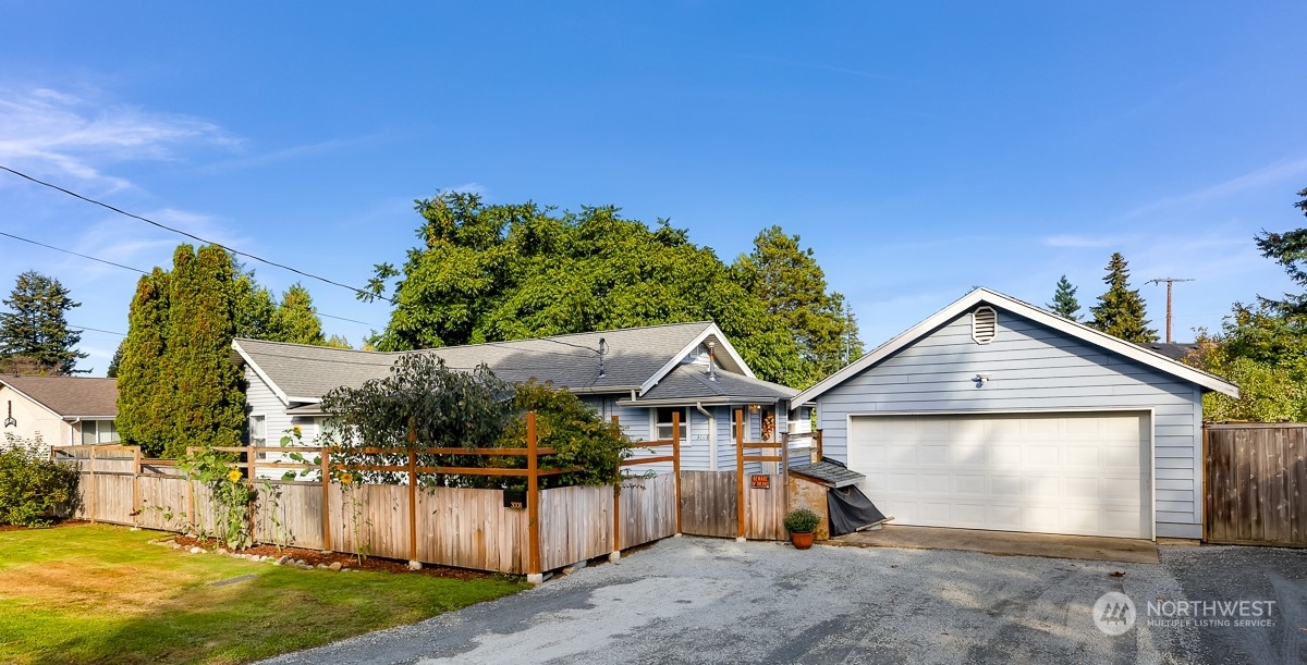 Property Photo:  3008 Walnut Street  WA 98225 