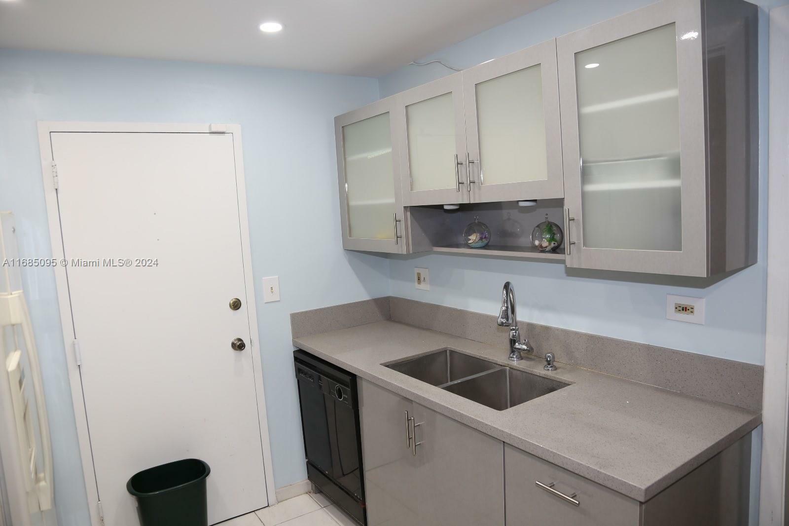 Property Photo: 800 NE 195th St 501 FL 33179