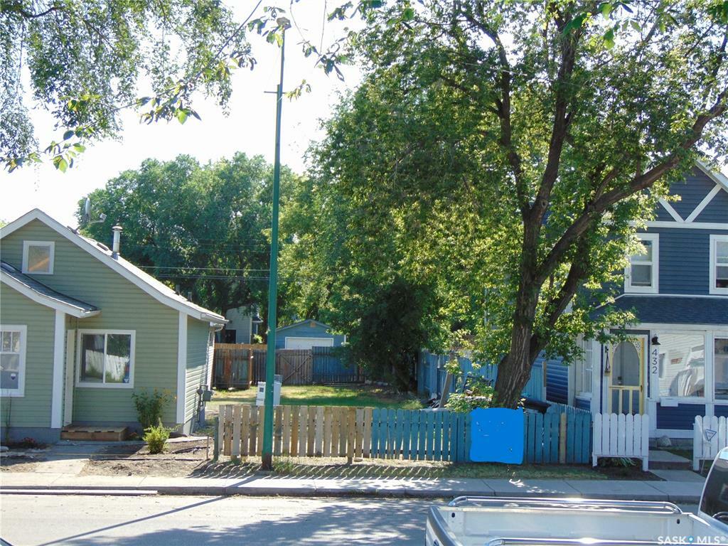 Property Photo:  430 F Avenue S  SK S7M 1T5 