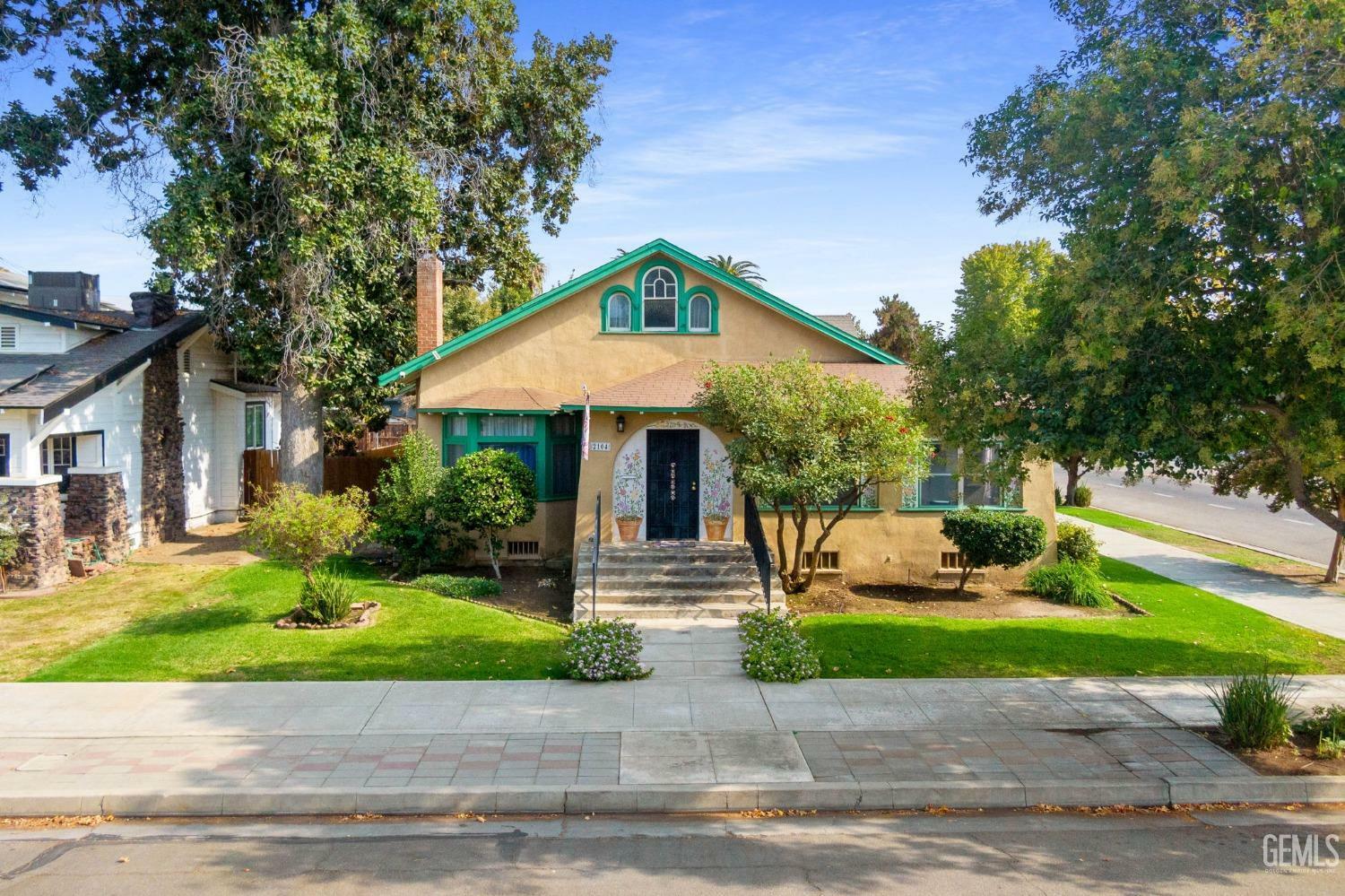 Property Photo:  2104 B Street  CA 93301 