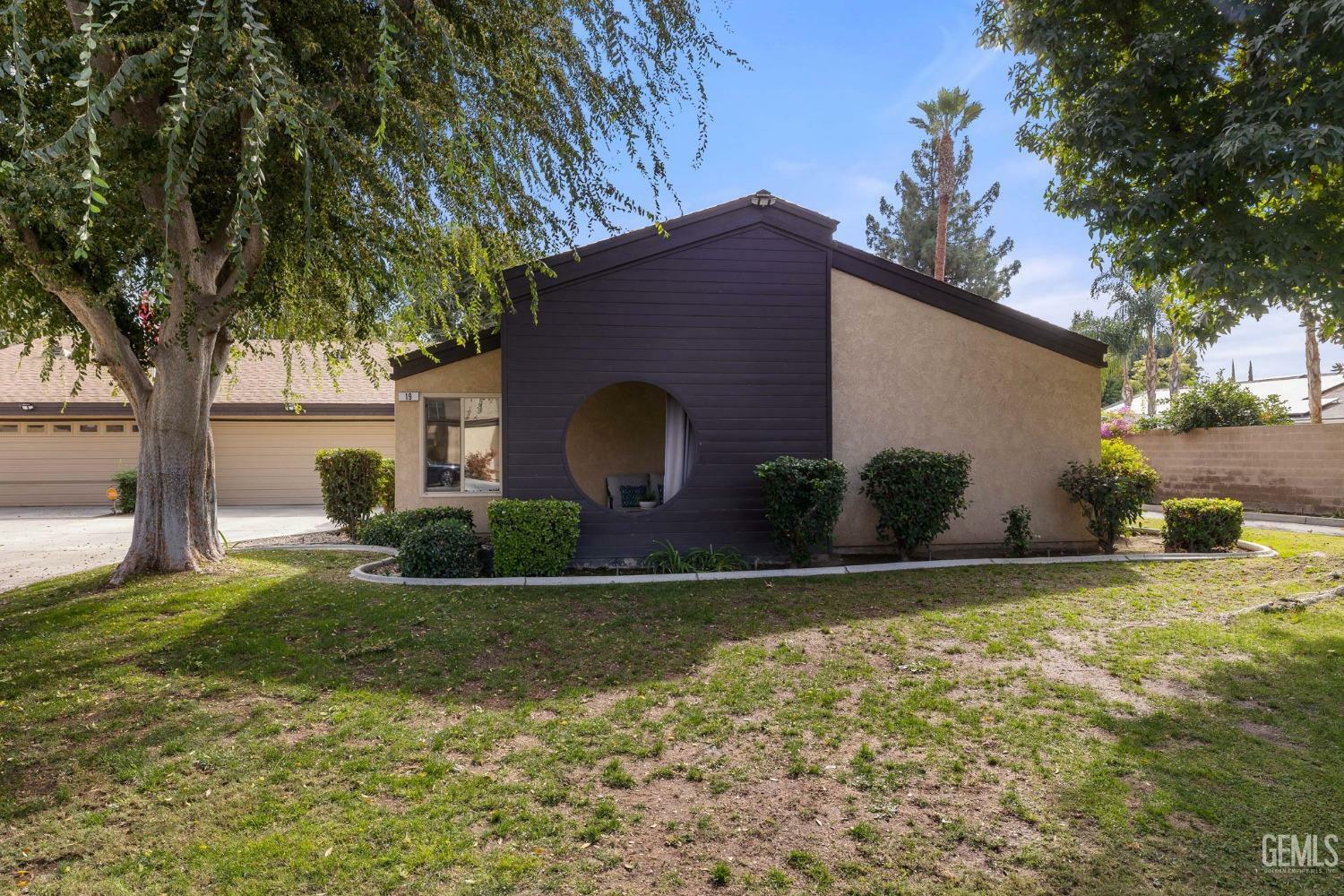 Property Photo:  1001 Mohawk Street 19  CA 93309 