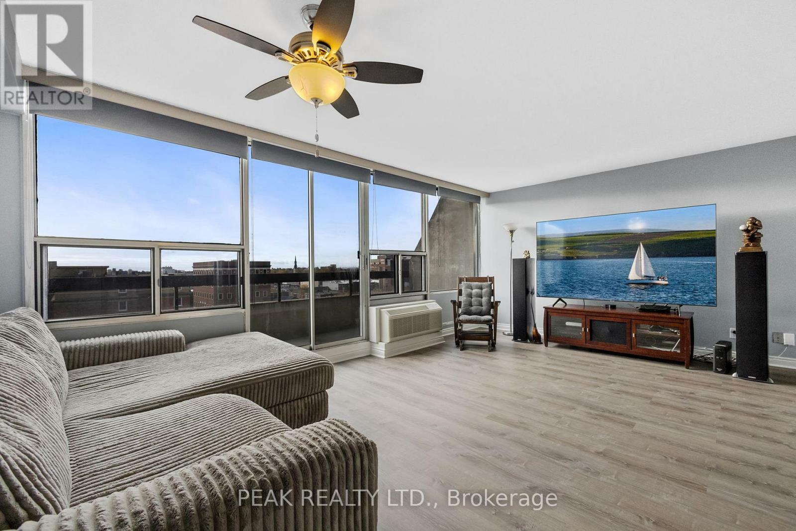 Property Photo:  50 Richmond Street East 629  ON L1G 7C7 